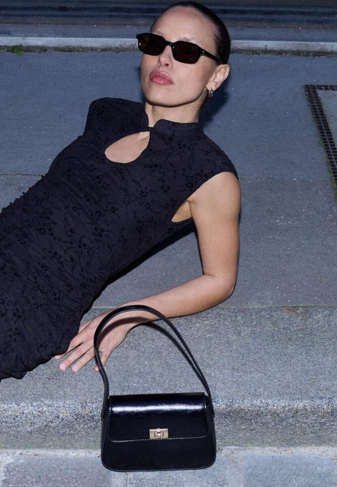 Kurzes Kleid im Qipao-Stil