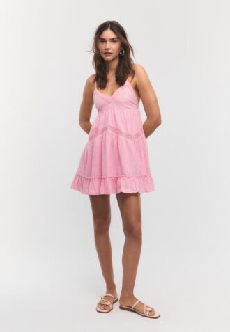 Kurzes Kleid mit Spitzendetails Kurzes Kleid mit Spitzendetails