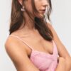 Kurzes Kleid mit Spitzendetails Kurzes Kleid mit Spitzendetails