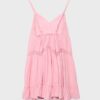 Kurzes Kleid mit Spitzendetails Kurzes Kleid mit Spitzendetails