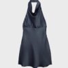 Kurzes Satin-Kleid mit Neckholder Kurzes Satin-Kleid mit Neckholder