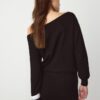 Kurzes Strickkleid mit U-Boot-Ausschnitt