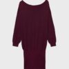 Kurzes Strickkleid mit U-Boot-Ausschnitt Kurzes Strickkleid mit U-Boot-Ausschnitt