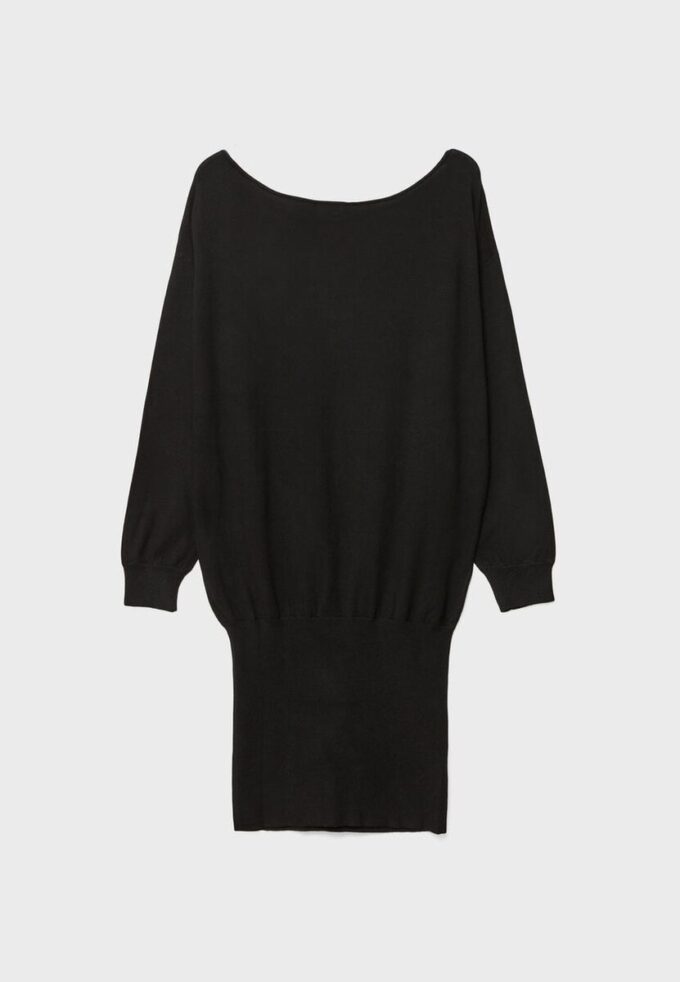 Kurzes Strickkleid mit U-Boot-Ausschnitt