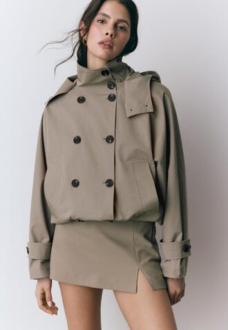 Kurzes Trenchcoat mit Puffärmeln und abnehmbarer Kapuze
