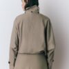 Kurzes Trenchcoat mit Puffärmeln und abnehmbarer Kapuze Kurzes Trenchcoat mit Puffärmeln und abnehmbarer Kapuze