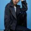 Kurzes Zweireihiger Trenchcoat Kurzes Zweireihiger Trenchcoat