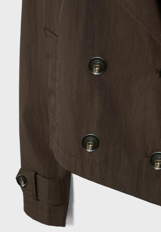 Kurzes Zweireihiger Trenchcoat Kurzes Zweireihiger Trenchcoat