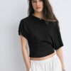 Kurzärmeliges T-Shirt mit U-Boot-Ausschnitt Kurzärmeliges T-Shirt mit U-Boot-Ausschnitt