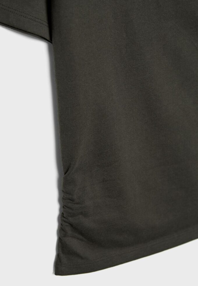 Kurzärmeliges T-Shirt mit U-Boot-Ausschnitt und Raffungen
