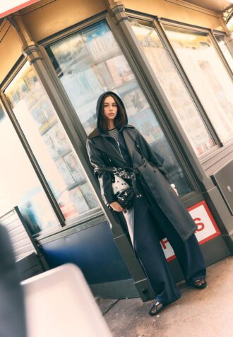 Langer Trenchcoat aus Kunstleder