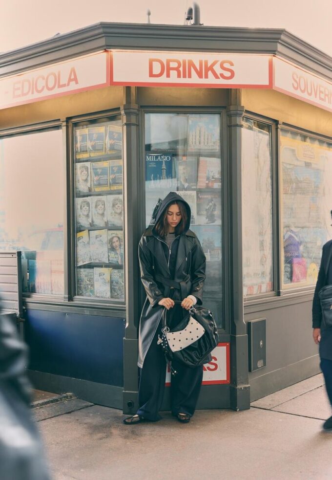 Langer Trenchcoat aus Kunstleder Langer Trenchcoat aus Kunstleder