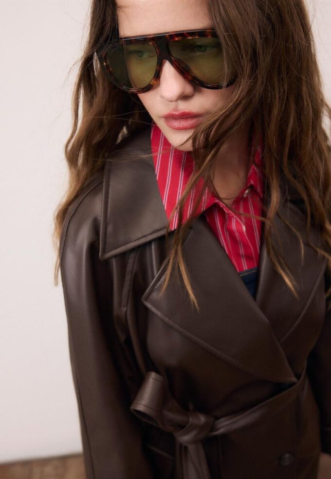 Langer Trenchcoat aus Kunstleder Langer Trenchcoat aus Kunstleder