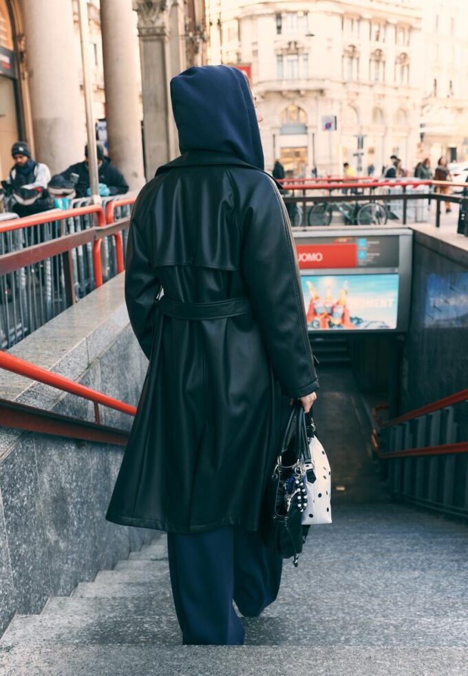 Langer Trenchcoat aus Kunstleder Langer Trenchcoat aus Kunstleder