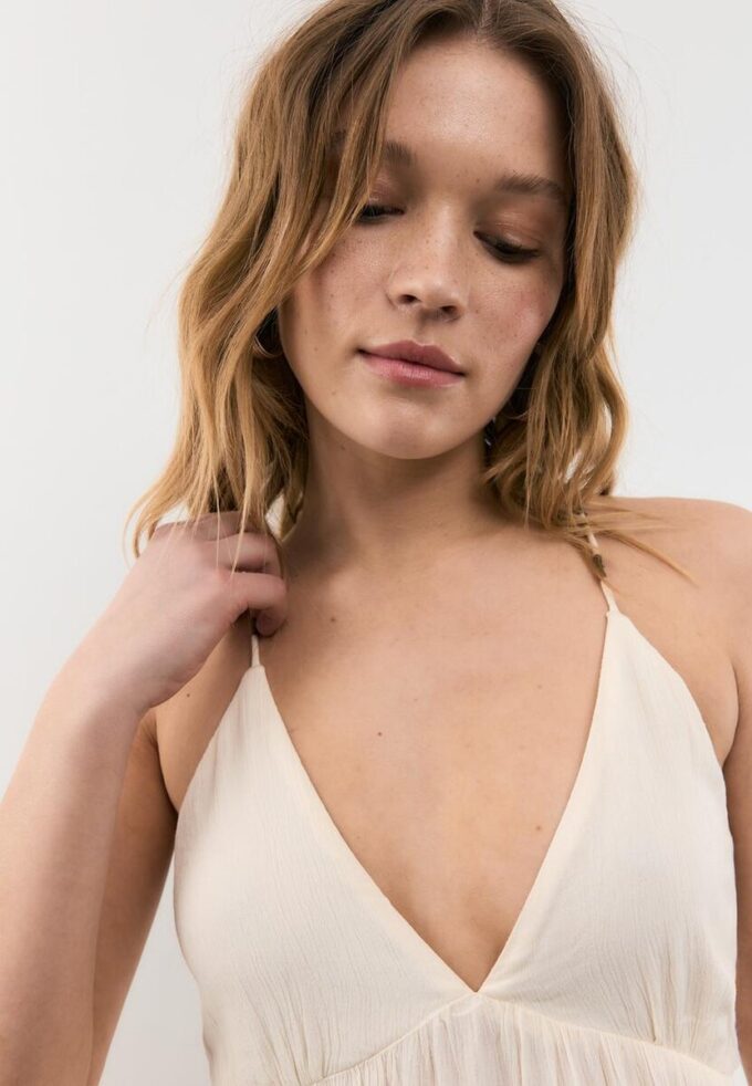 Langes Crêpe-Kleid mit Perlenverzierten Trägern