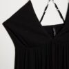 Langes Crêpe-Kleid mit Perlenverzierten Trägern Langes Crêpe-Kleid mit Perlenverzierten Trägern