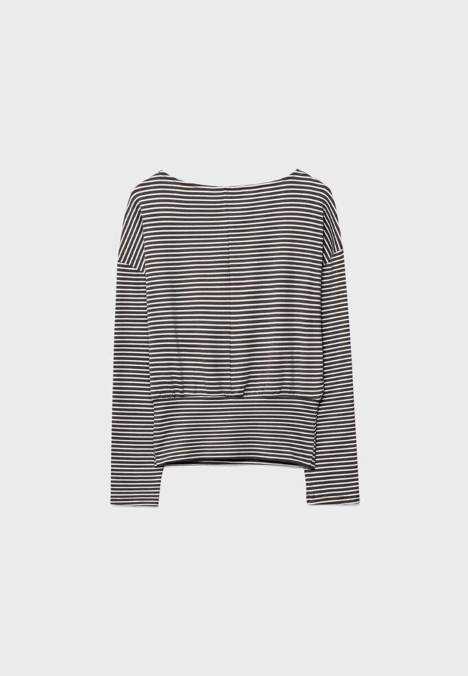 Langärmliges T-Shirt mit U-Boot-Ausschnitt und gestreifter Schärpe Langärmliges T-Shirt mit U-Boot-Ausschnitt und gestreifter Schärpe