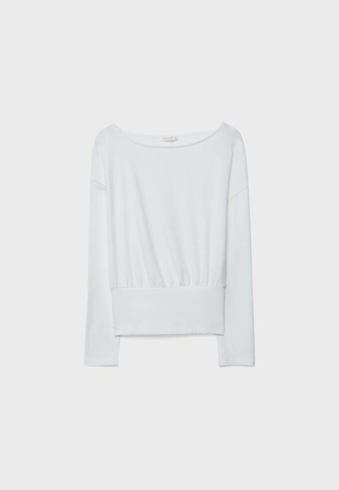 Langärmliges T-Shirt mit U-Boot-Ausschnitt und Kummerbund-Saum Langärmliges T-Shirt mit U-Boot-Ausschnitt und Kummerbund-Saum
