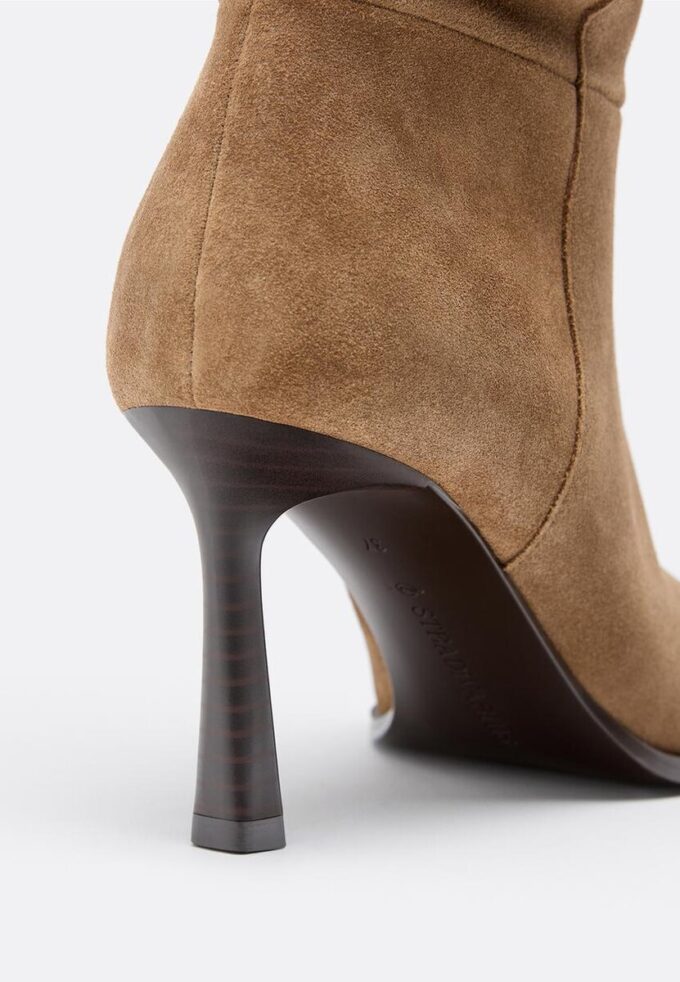 Leder-Stiefel mit Slouchy-Stiletto-Absatz
