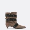 Leder-Stiefeletten mit Kitten-Heel und Gürtel