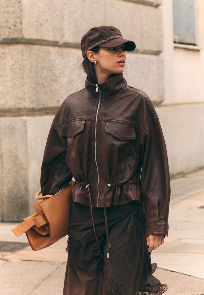 Lederjacke mit Taschen und verstellbarer Taille Lederjacke mit Taschen und verstellbarer Taille