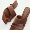 Ledersandaletten mit Kitten-Heel