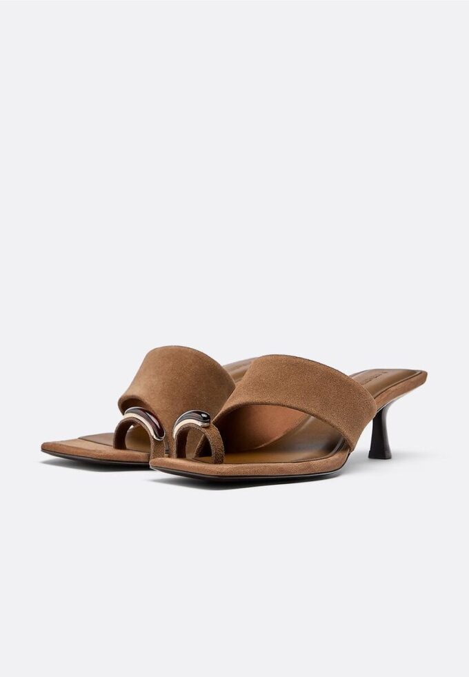 Ledersandaletten mit Kitten-Heel