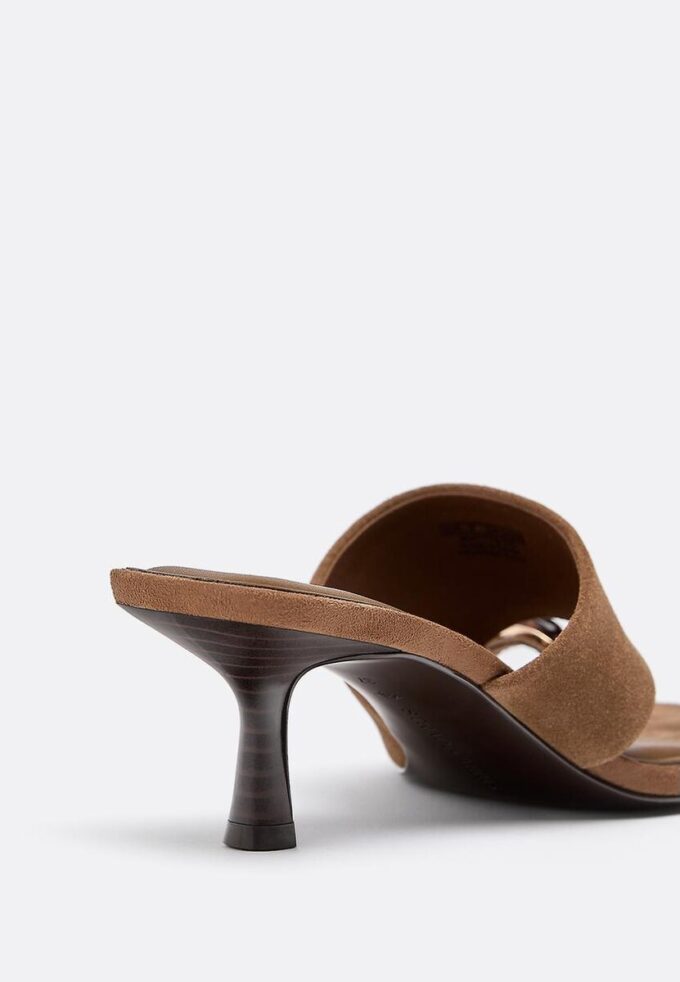 Ledersandaletten mit Kitten-Heel