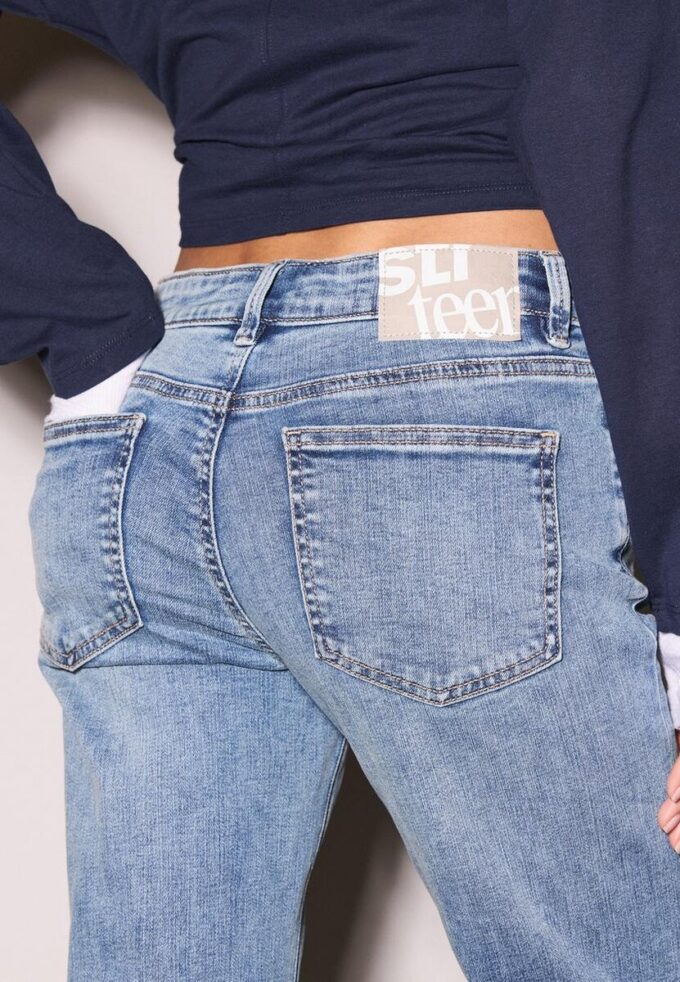 Low-Rise-Jeans mit Schlag