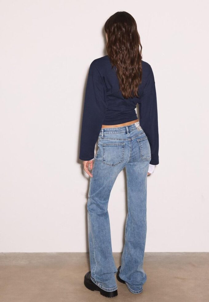Low-Rise-Jeans mit Schlag