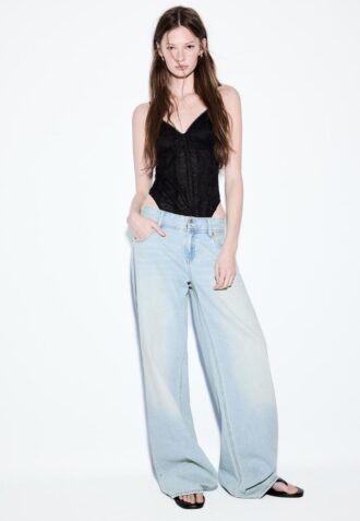Low-Rise-Jeans mit zwei Knöpfen
