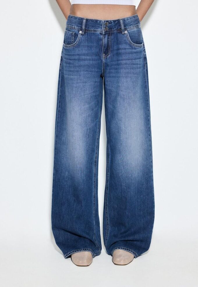 Low-Rise-Jeans mit zwei Knöpfen Low-Rise-Jeans mit zwei Knöpfen
