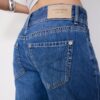 Low-Rise-Jeans mit zwei Knöpfen Low-Rise-Jeans mit zwei Knöpfen