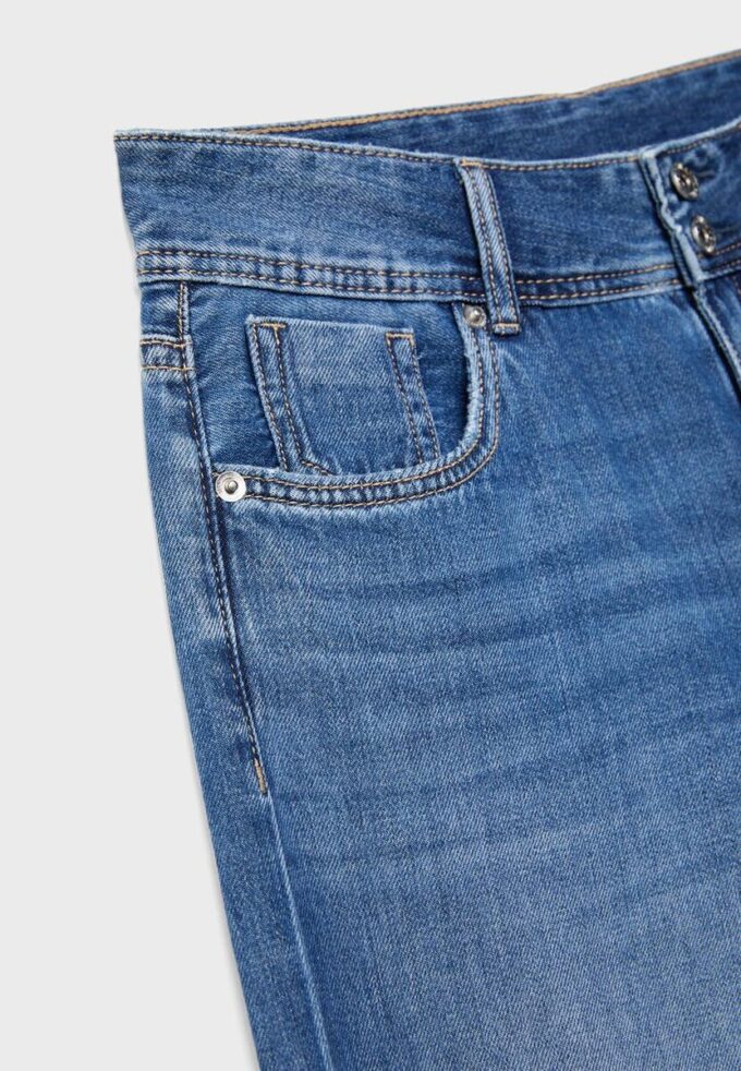Low-Rise-Jeans mit zwei Knöpfen Low-Rise-Jeans mit zwei Knöpfen