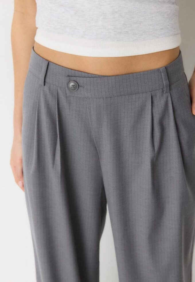 Lässige, gestreifte elegante Hose mit gekreuztem Bund