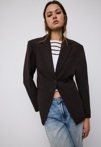 Maßgeschneiderter Blazer mit Knopfleiste