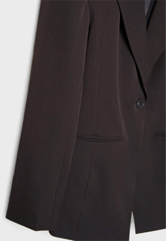 Maßgeschneiderter Blazer mit Knopfleiste Maßgeschneiderter Blazer mit Knopfleiste