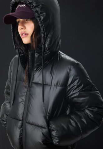 Metallic-Daunenjacke mit Kapuze Metallic-Daunenjacke mit Kapuze