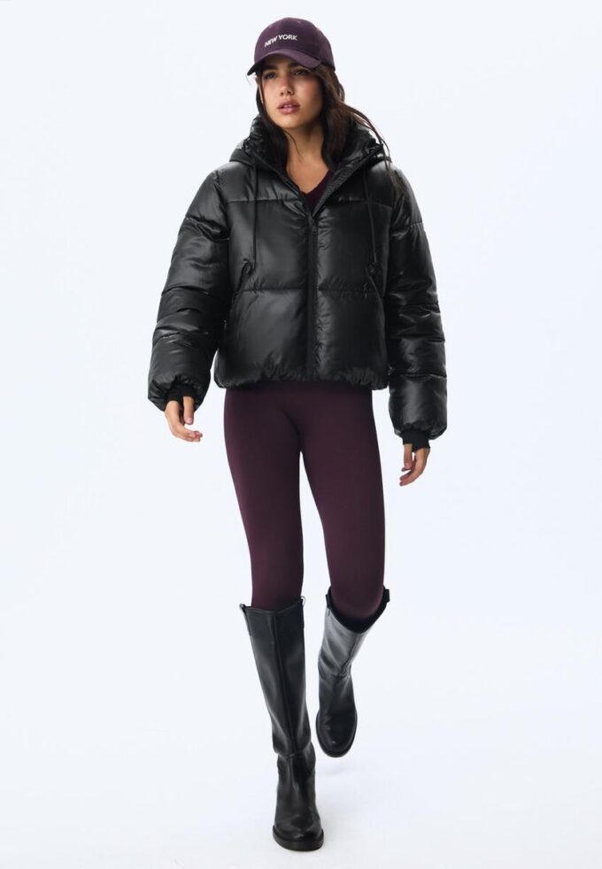 Metallic-Daunenjacke mit Kapuze Metallic-Daunenjacke mit Kapuze