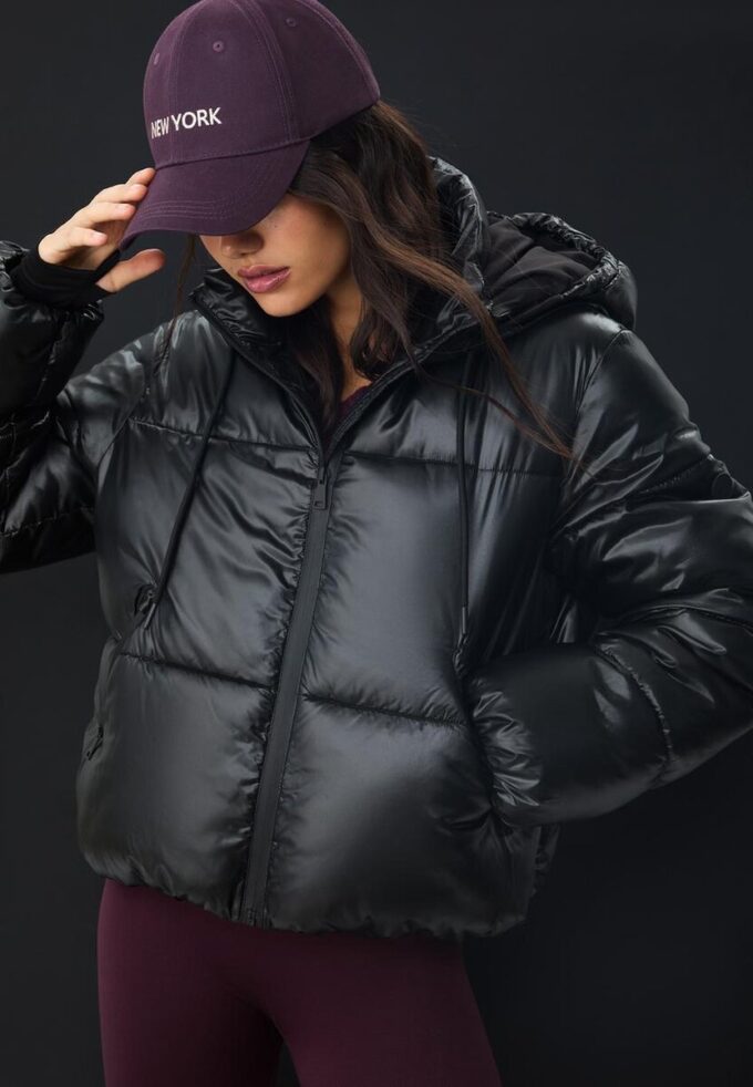 Metallic-Daunenjacke mit Kapuze Metallic-Daunenjacke mit Kapuze