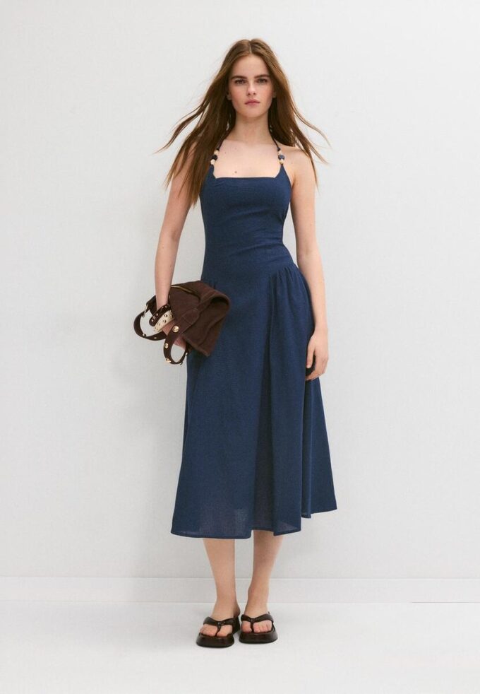 Midi-Halterkleid mit Perlenverzierung Midi-Halterkleid mit Perlenverzierung