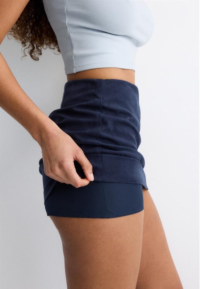 Mini-Skort aus Kunstwildleder Mini-Skort aus Kunstwildleder