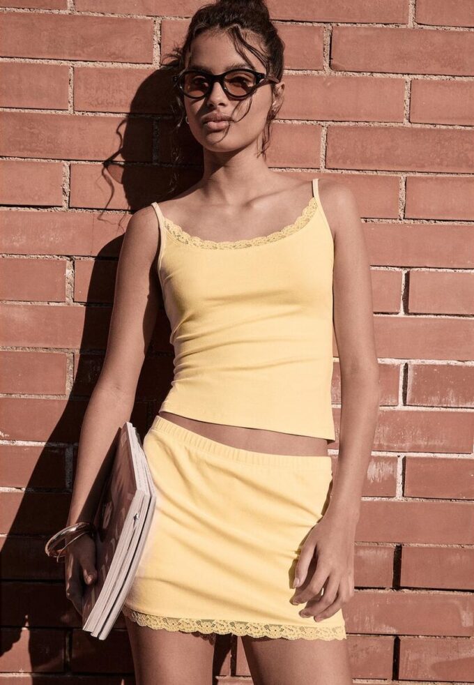 Mini-Skort mit Spitzenbesatz Mini-Skort mit Spitzenbesatz