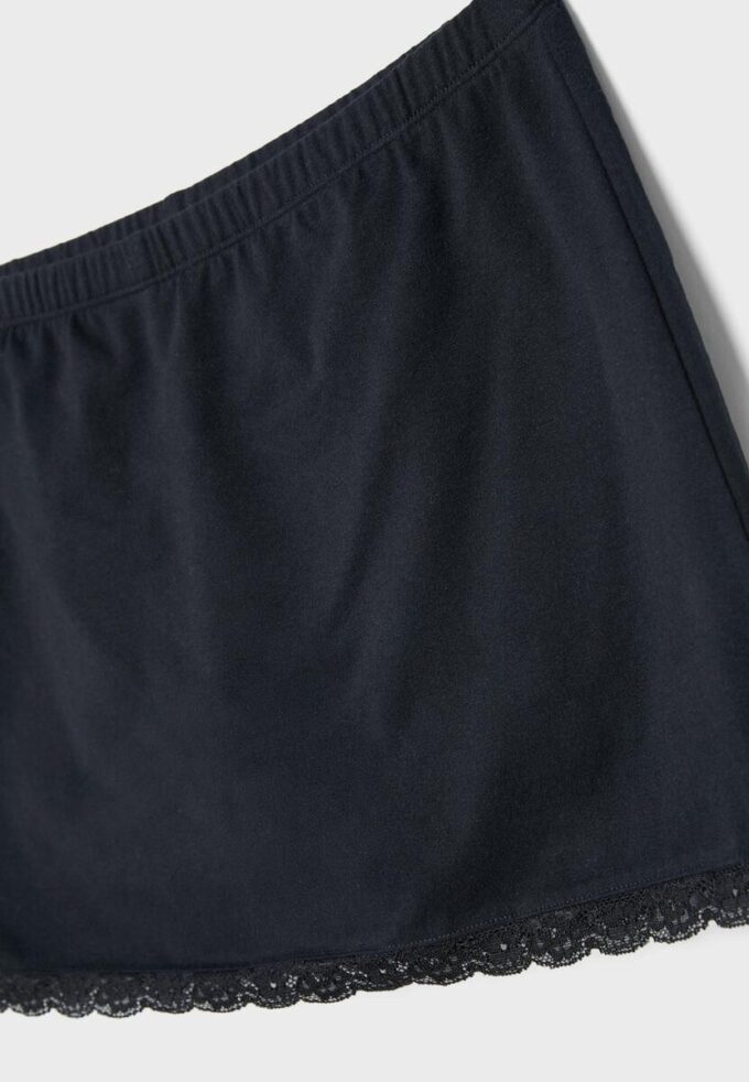 Mini-Skort mit Spitzenbesatz Mini-Skort mit Spitzenbesatz