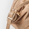 Mini-Umhängetasche mit Soft Touch-Oberfläche und Reißverschlüssen