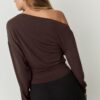 Oberteil mit asymmetrischem Ausschnitt