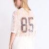Oversize-T-Shirt aus Spitze mit grafischem Detail Oversize-T-Shirt aus Spitze mit grafischem Detail