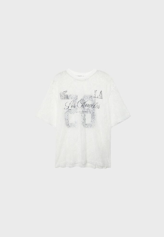 Oversize-T-Shirt aus Spitze mit grafischem Detail Oversize-T-Shirt aus Spitze mit grafischem Detail