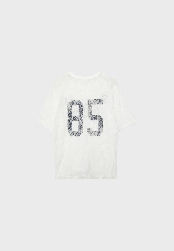 Oversize-T-Shirt aus Spitze mit grafischem Detail Oversize-T-Shirt aus Spitze mit grafischem Detail