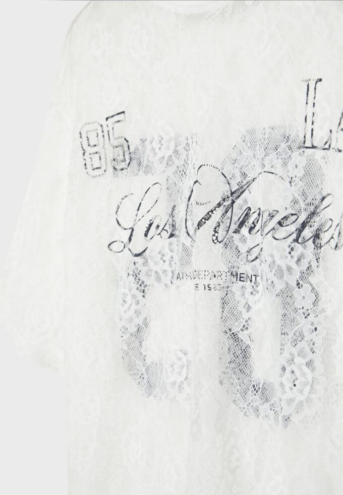 Oversize-T-Shirt aus Spitze mit grafischem Detail Oversize-T-Shirt aus Spitze mit grafischem Detail